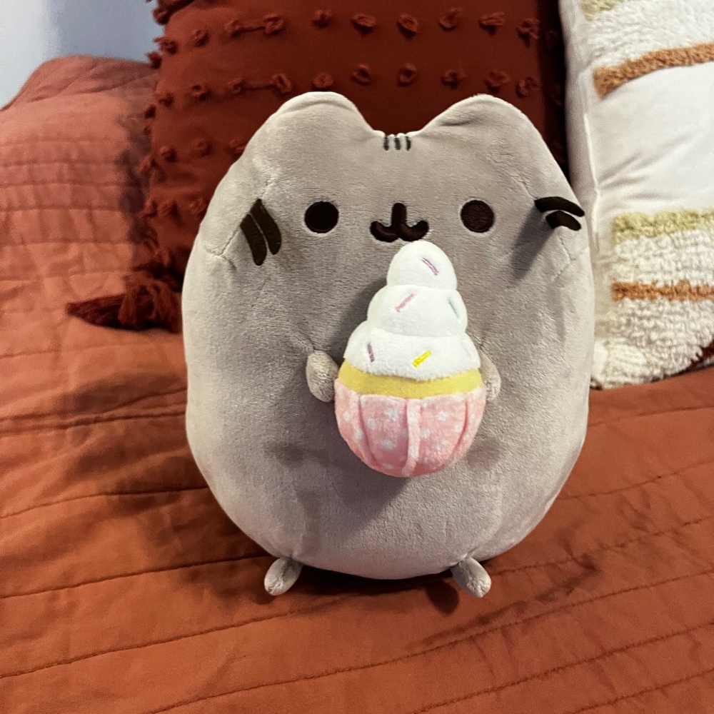 Cupcake Pusheen